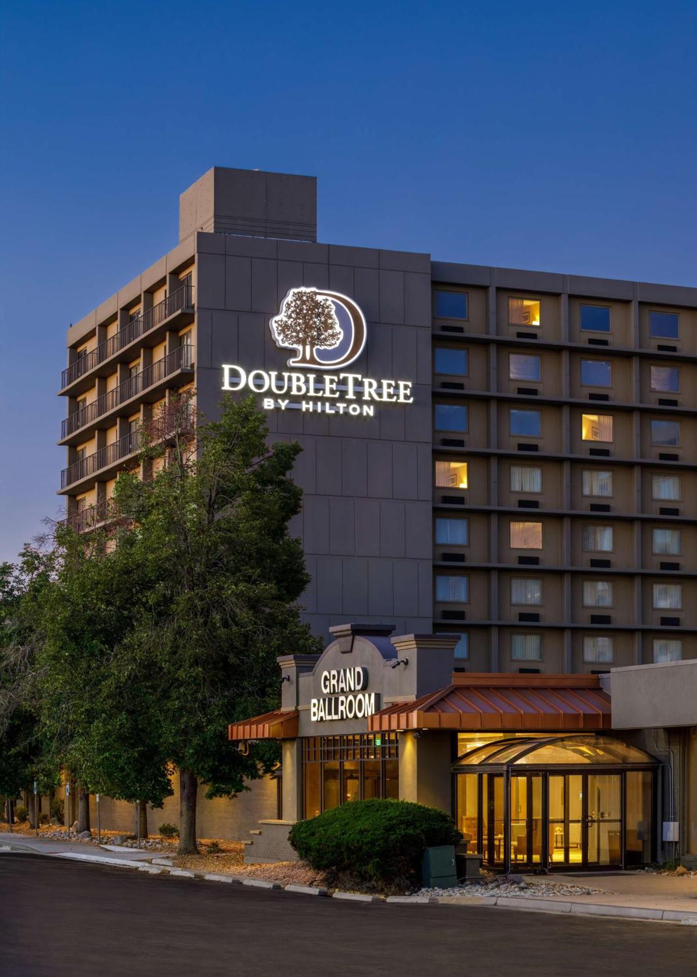 Doubletree By Hilton Hotel Denver Exterior photo